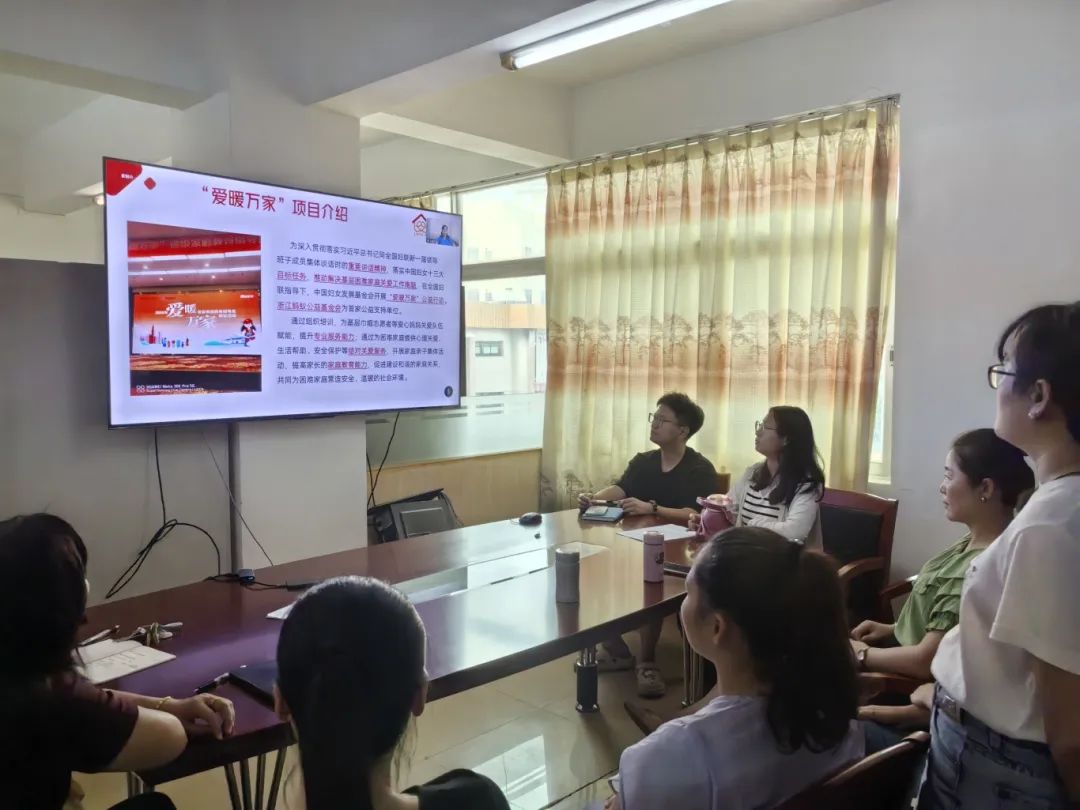 湛江徐闻县组织爱心妈妈巾帼志愿者参加培训.jpg